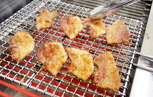 店内で丁寧に“手焼き”調理 上州ぜいたく豚丼「ブタリコ」